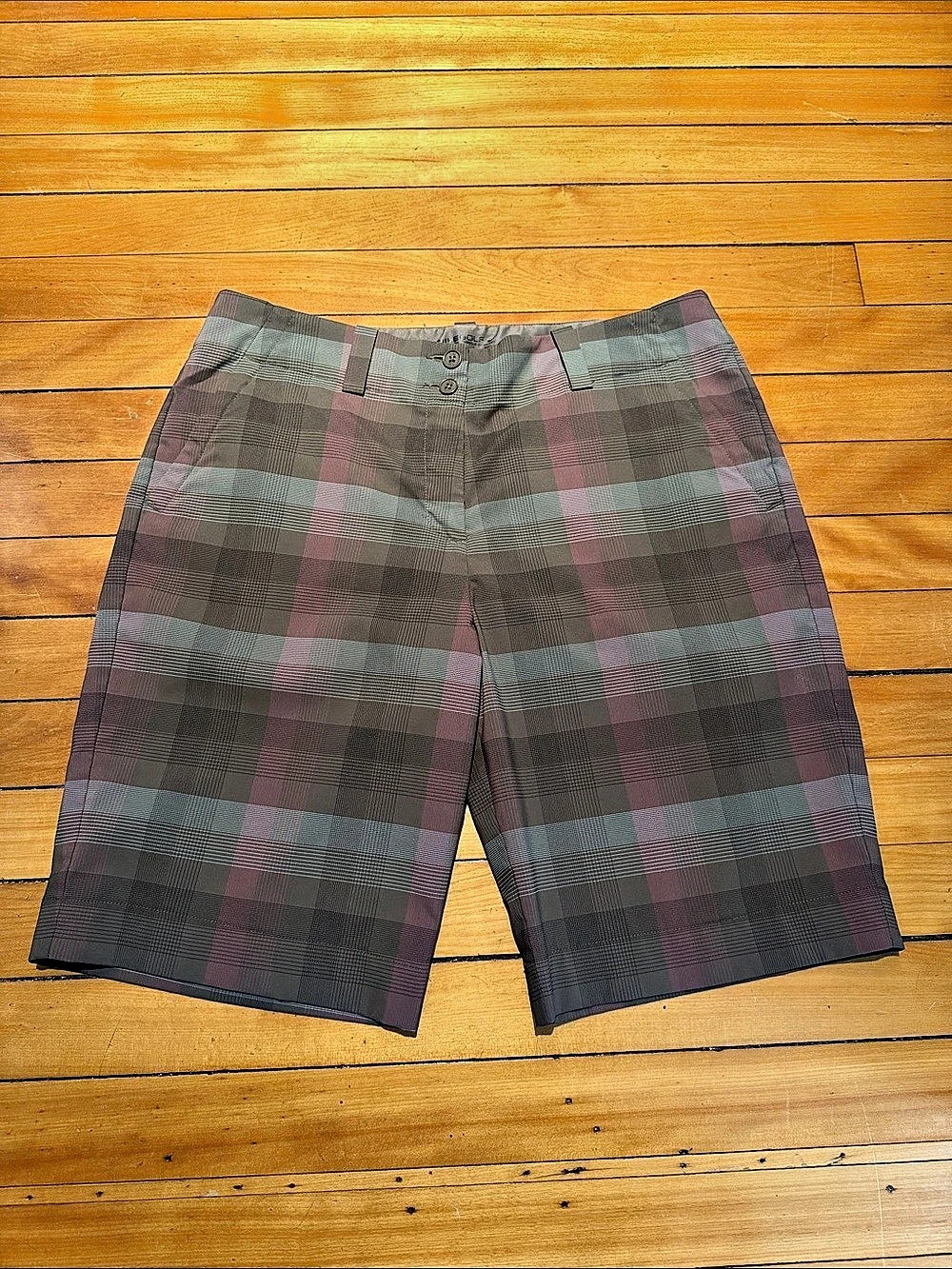 Nike Golf Plaid Golf Shorts in Gray, Green & Pink Size 32 Like New